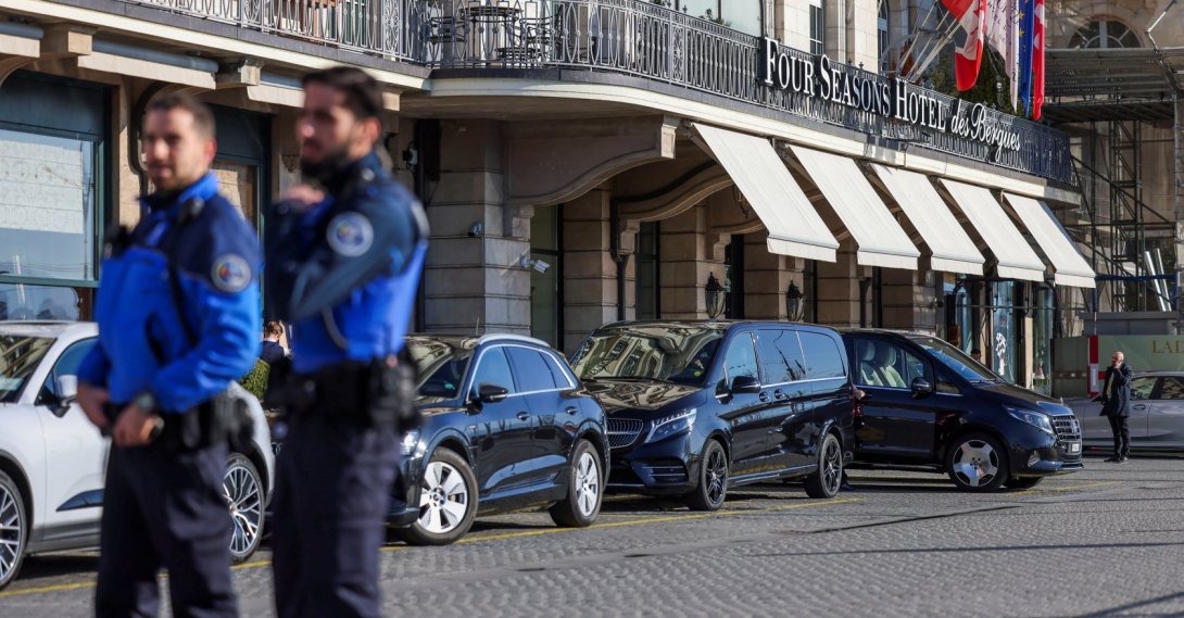 Police officers stand in front of the Hotel des Bergues, Geneva, Switzerland, Feb. 26, 2026. (Reuters Photo)
