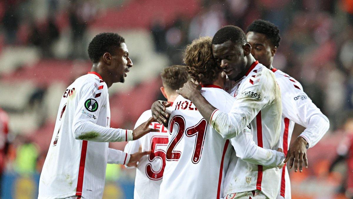 Samsunspor players celebrate a goal during the UEFA Conference League play-off second leg match against Shkendija at Samsun Yeni 19 Mayıs Stadium, Samsun, Türkiye, Feb. 27, 2026. (AA Photo)
