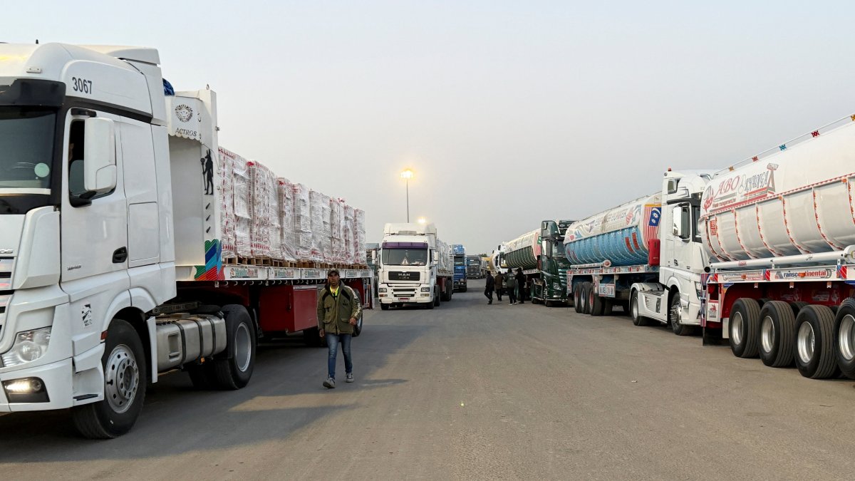 Trucks carrying humanitarian aid and fuel line up at the Rafah border to cross into the Gaza Strip, on the Egyptian side, in Rafah, Egypt, Feb. 8, 2026. (Reuters Photo)