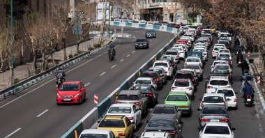 Motorists make their way along a street amid Israeli, U.S. attacks, in central Tehran, Iran, Feb. 28, 2026. (AFP Photo)
