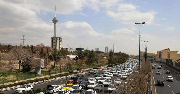 Motorists make their way along a street amid U.S., Israeli strikes, in Tehran, Iran, Feb. 28, 2026. (AFP Photo)