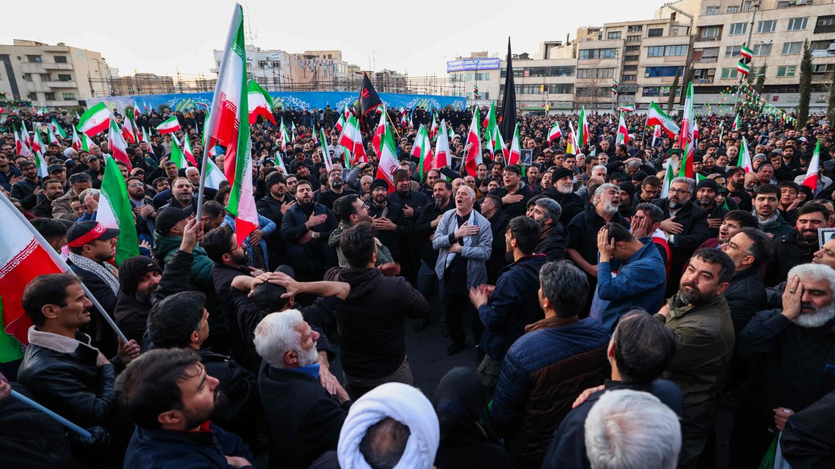 People mourn the death of Iran’s Supreme Leader Ayatollah Ali Khamenei, who was killed in joint U.S. and Israeli strikes, at a square in Tehran, Iran, March 1, 2026. (AFP Photo)