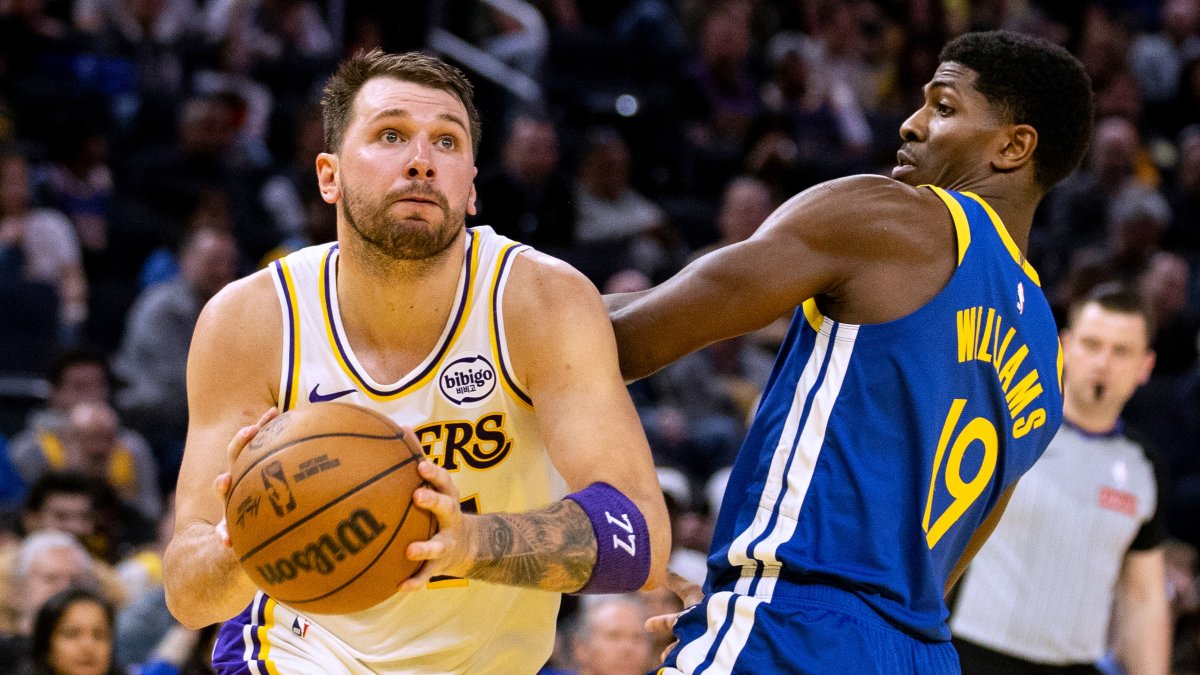 Lakers guard Luka Doncic (L) drives past Warriors guard Nate Williams during an NBA game in San Francisco, U.S., Feb. 28, 2026. (AP Photo)