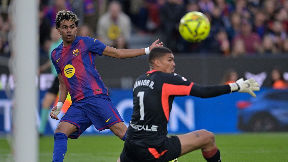 Barcelona's Lamine Yamal scores his third goal in a La Liga match, in Barcelona, Spain, Feb. 28, 2026. (AFP Photo)