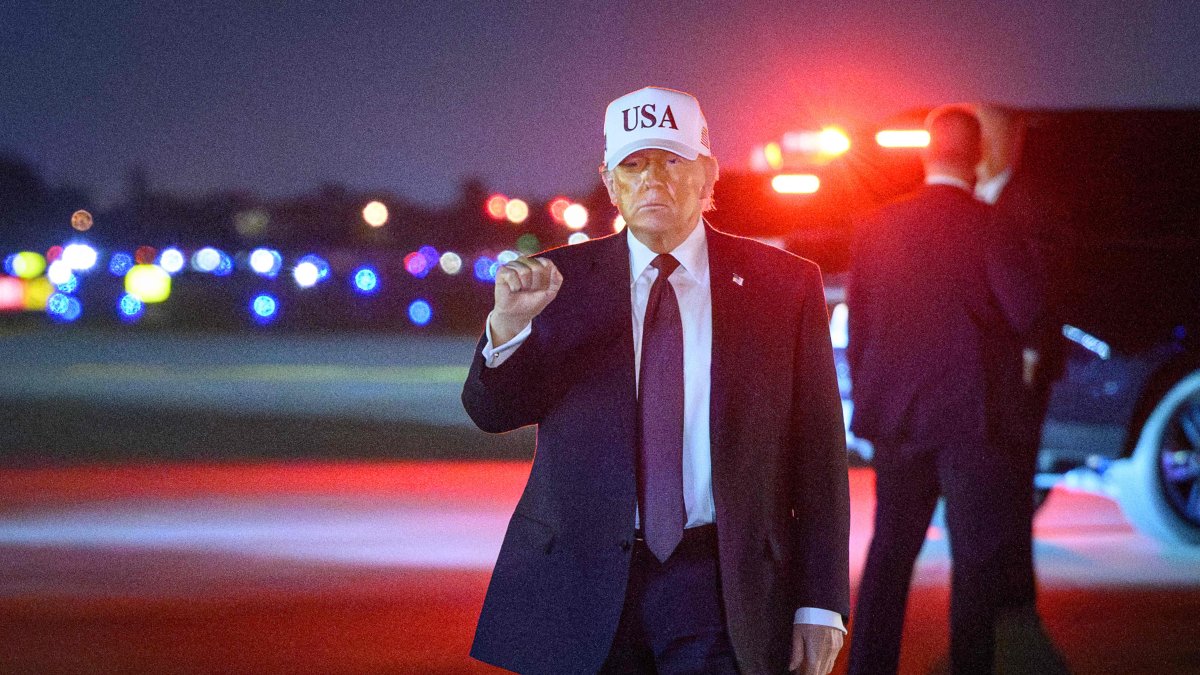 U.S. President Donald Trump gestures as he arrives at Palm Beach International Airport in West Palm Beach, Florida, U.S., Feb. 27, 2026. (AFP Photo)