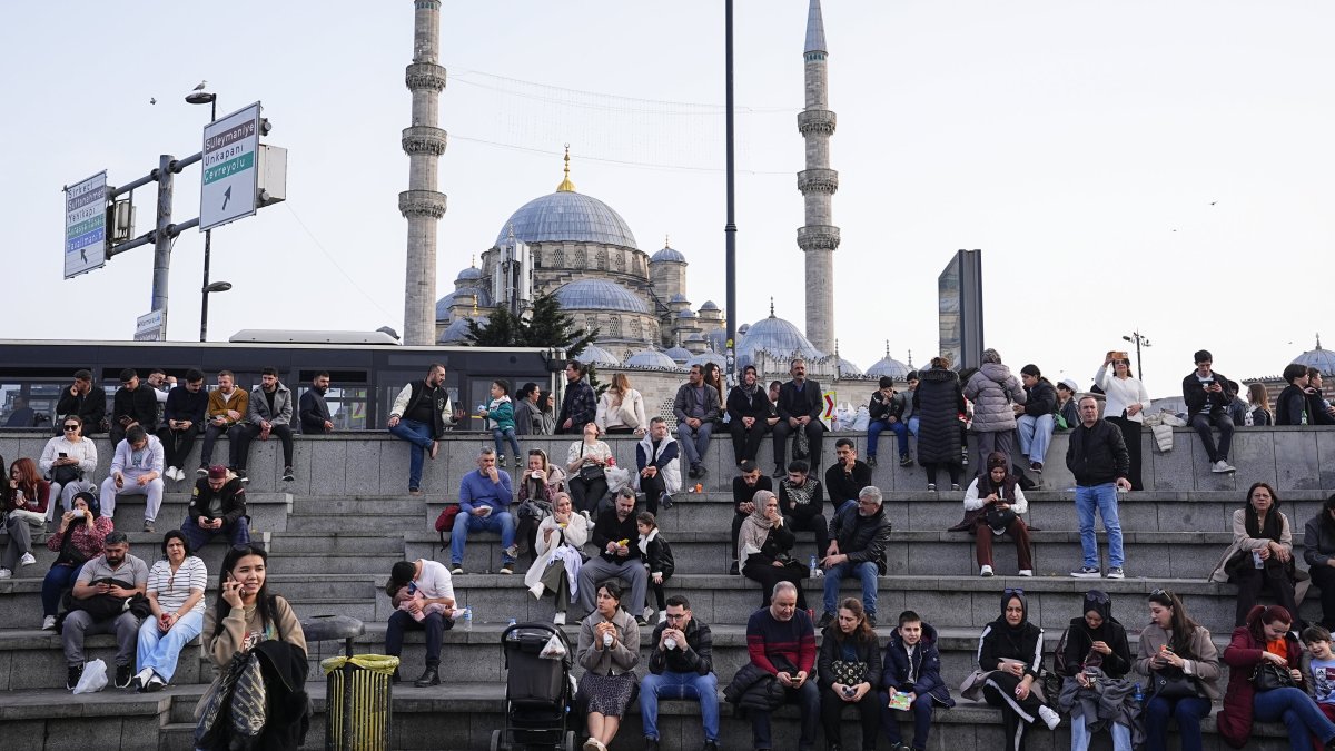 People are seen in the famous Eminönü neighborhood, Istanbul, Türkiye, Feb. 15, 2026. (AA Photo)