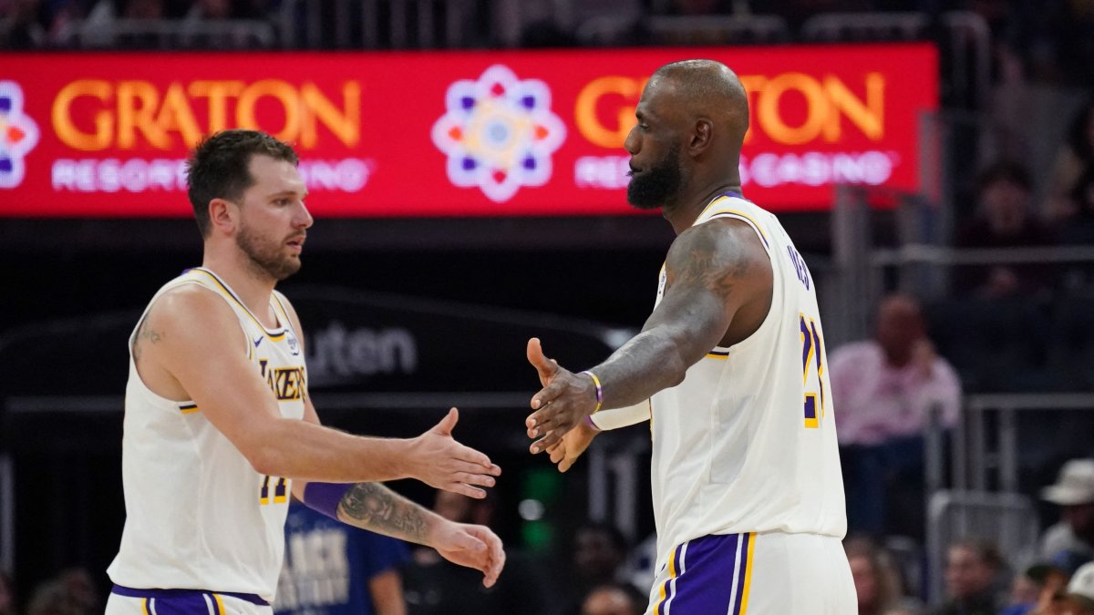 Los Angeles Lakers players Luka Doncic (R) and LeBron James exchange high fives during a substitution against the Golden State Warriors in the third quarter at Chase Center in San Francisco, California, U.S., Feb. 28, 2026. (Reuters Photo)