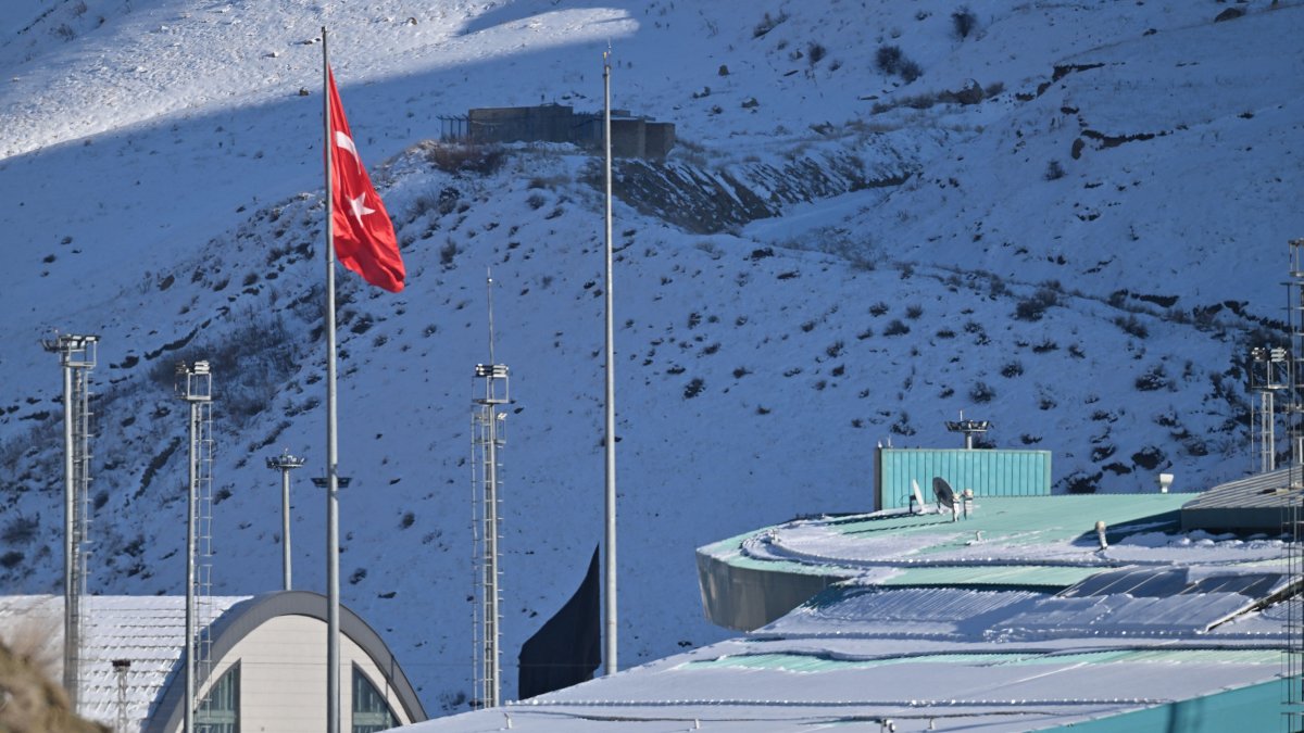 A view of the Razi-Kapıköy border crossing between Türkiye and Iran, Van, eastern Türkiye, March 1, 2026. (AFP Photo)