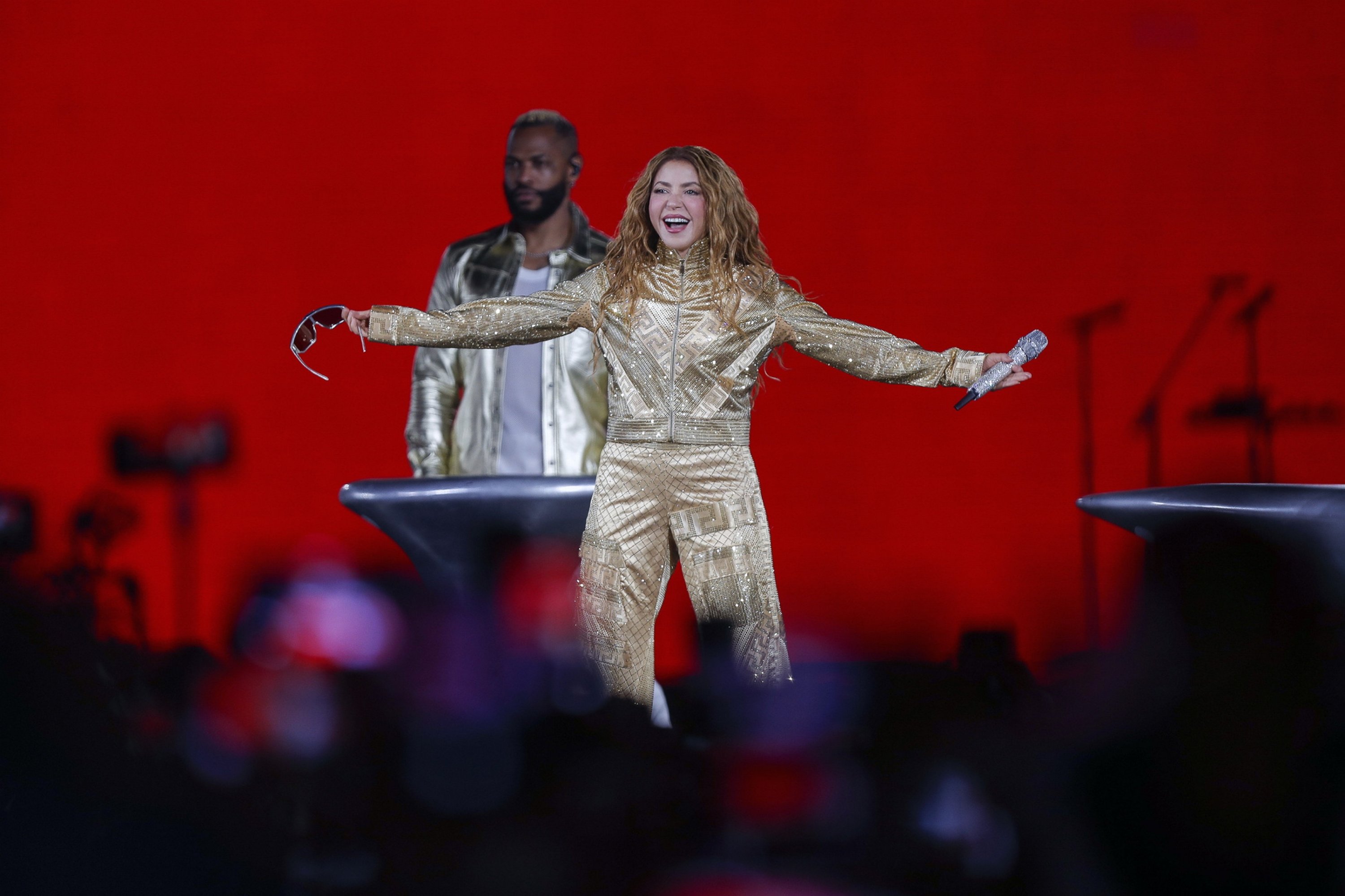 Mexico City Zocalo draws 400,000 fans for Shakira’s free concert