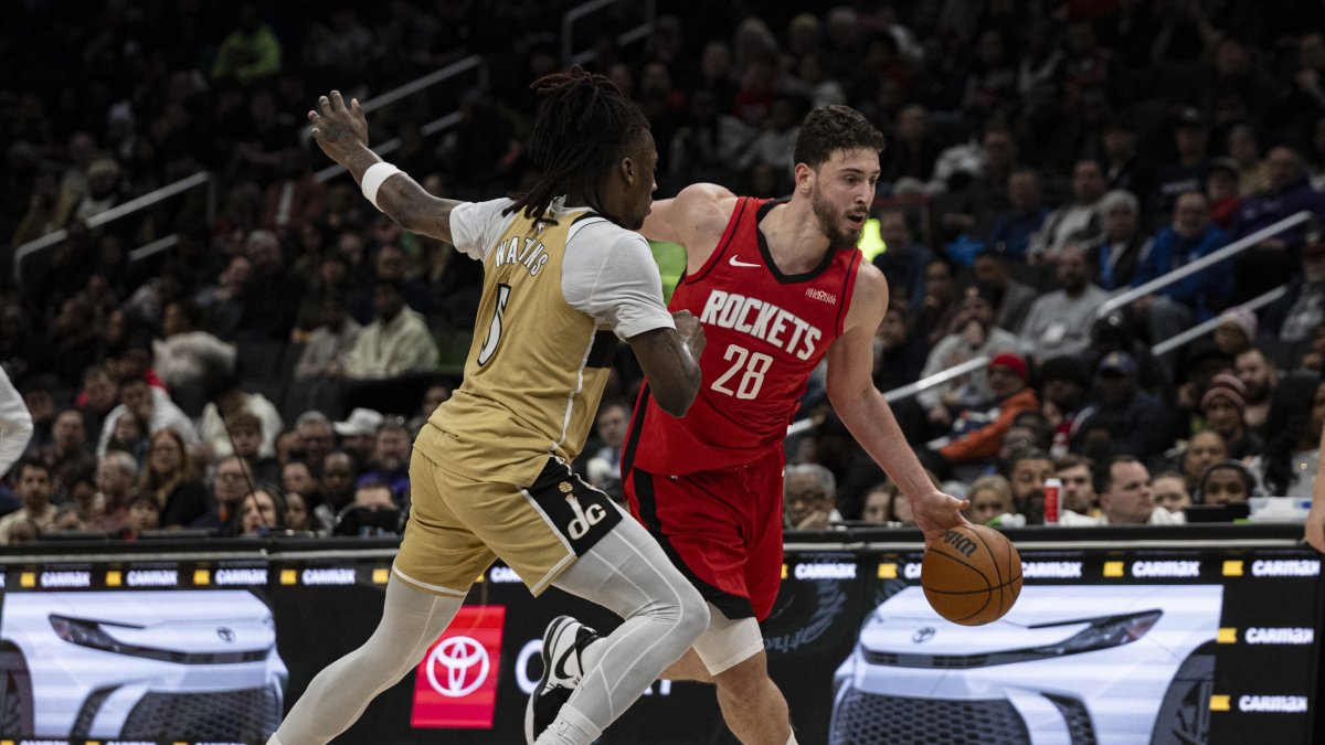 Houston Rockets center Alperen Şengün (R) battles opponents during the NBA game against the Washington Wizards at Capital One Arena, Washington, U.S., March 3, 2026. (AA Photo)
