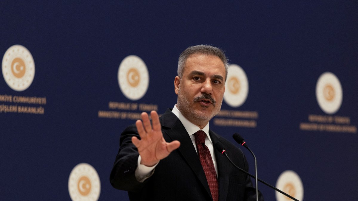 Foreign Minister Hakan Fidan speaks during a press conference in Istanbul, Türkiye, Jan. 15, 2026. (Reuters Photo)