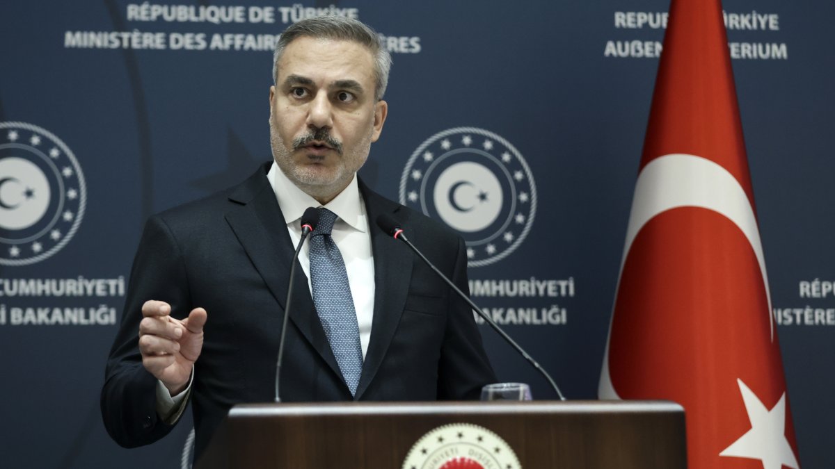 Foreign Minister Hakan Fidan attends a news conference with Iranian Foreign Minister (not pictured) after their meeting in Istanbul, Jan. 30, 2026. (EPA File Photo)