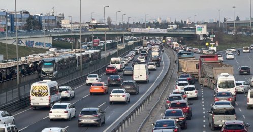 Vehicles are seen on a highway, Istanbul, Türkiye, March 2, 2026. (AA Photo)