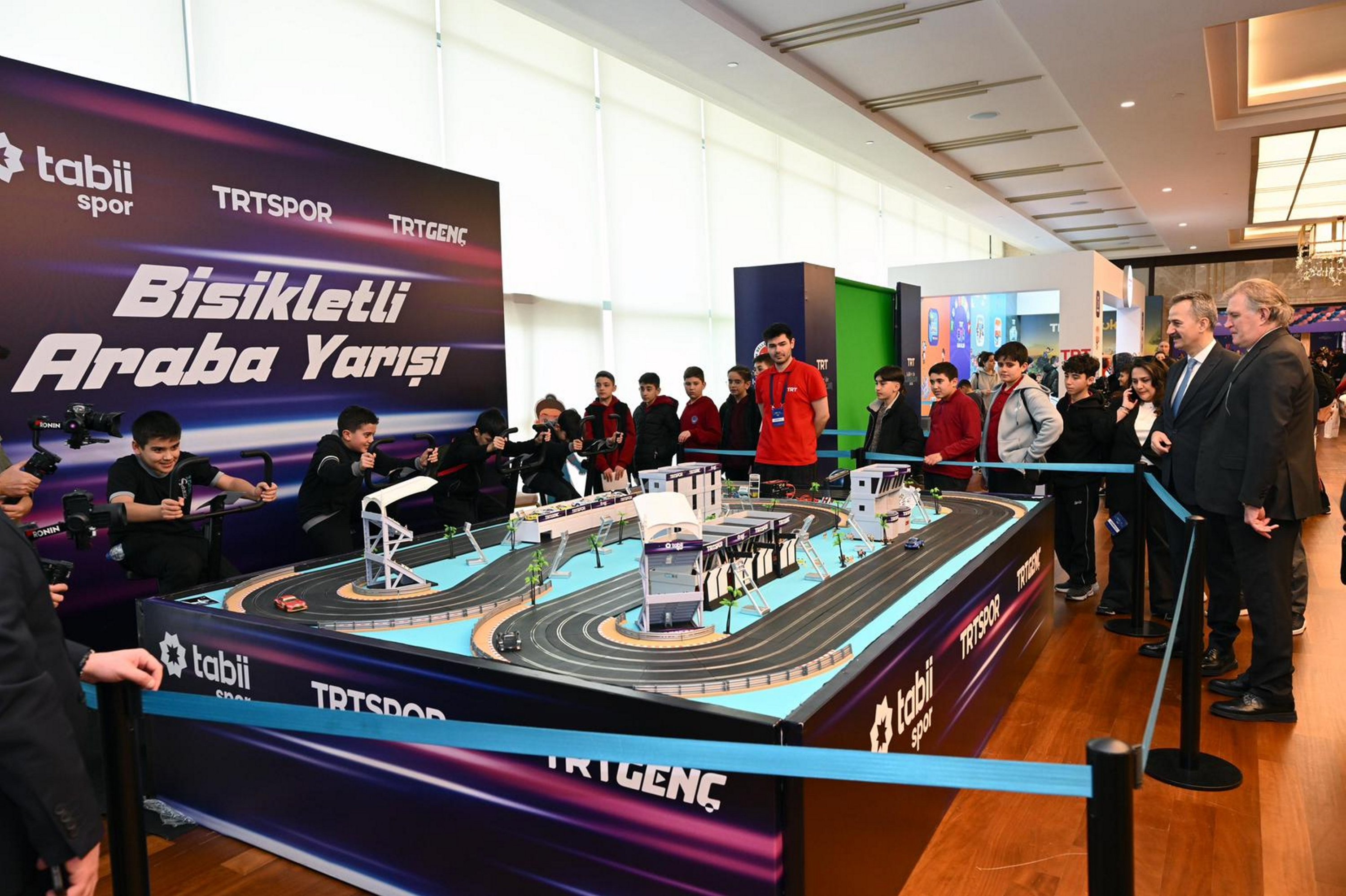 Turkish defense chief highlights national tech drive at Ramadan event