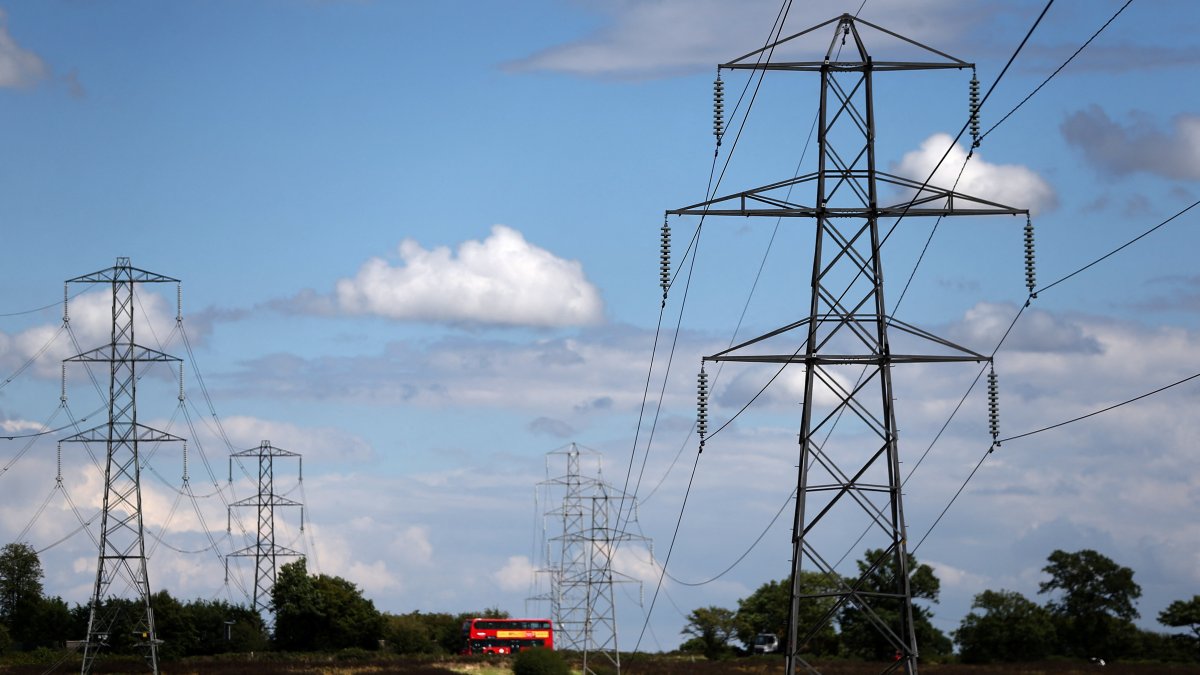 Electricity pylons in London, U.K., Aug. 1, 2017. (Reuters Photo)