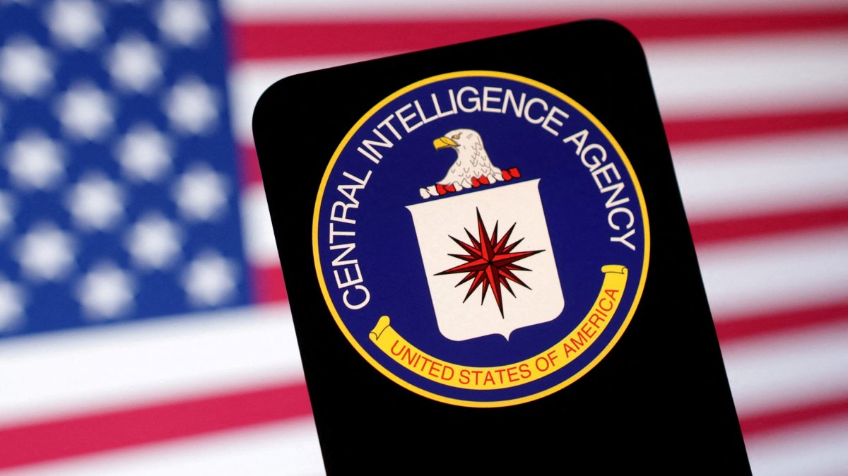CIA (Central Intelligence Agency) logo and U.S. flag are seen in this illustration taken May 6, 2025. (Reuters File Photo)