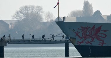 Troops arrive to board HMS Dragon, a Royal Navy Type 45 Daring-class air-defense destroyer warship, moored outside HM Naval Base Portsmouth, on the south coast of England, March 4, 2026. (AFP Photo)