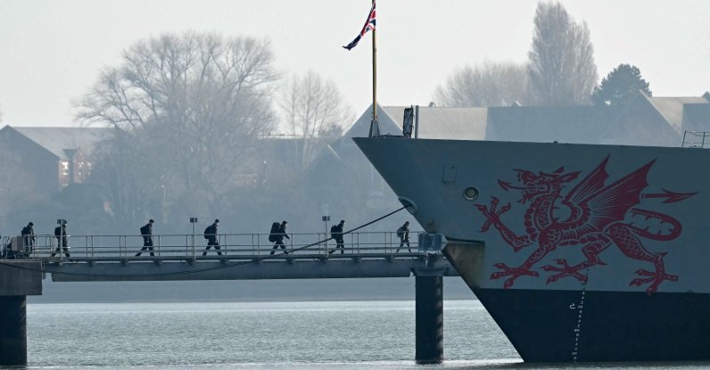 Troops arrive to board HMS Dragon, a Royal Navy Type 45 Daring-class air-defense destroyer warship, moored outside HM Naval Base Portsmouth, on the south coast of England, March 4, 2026. (AFP Photo)