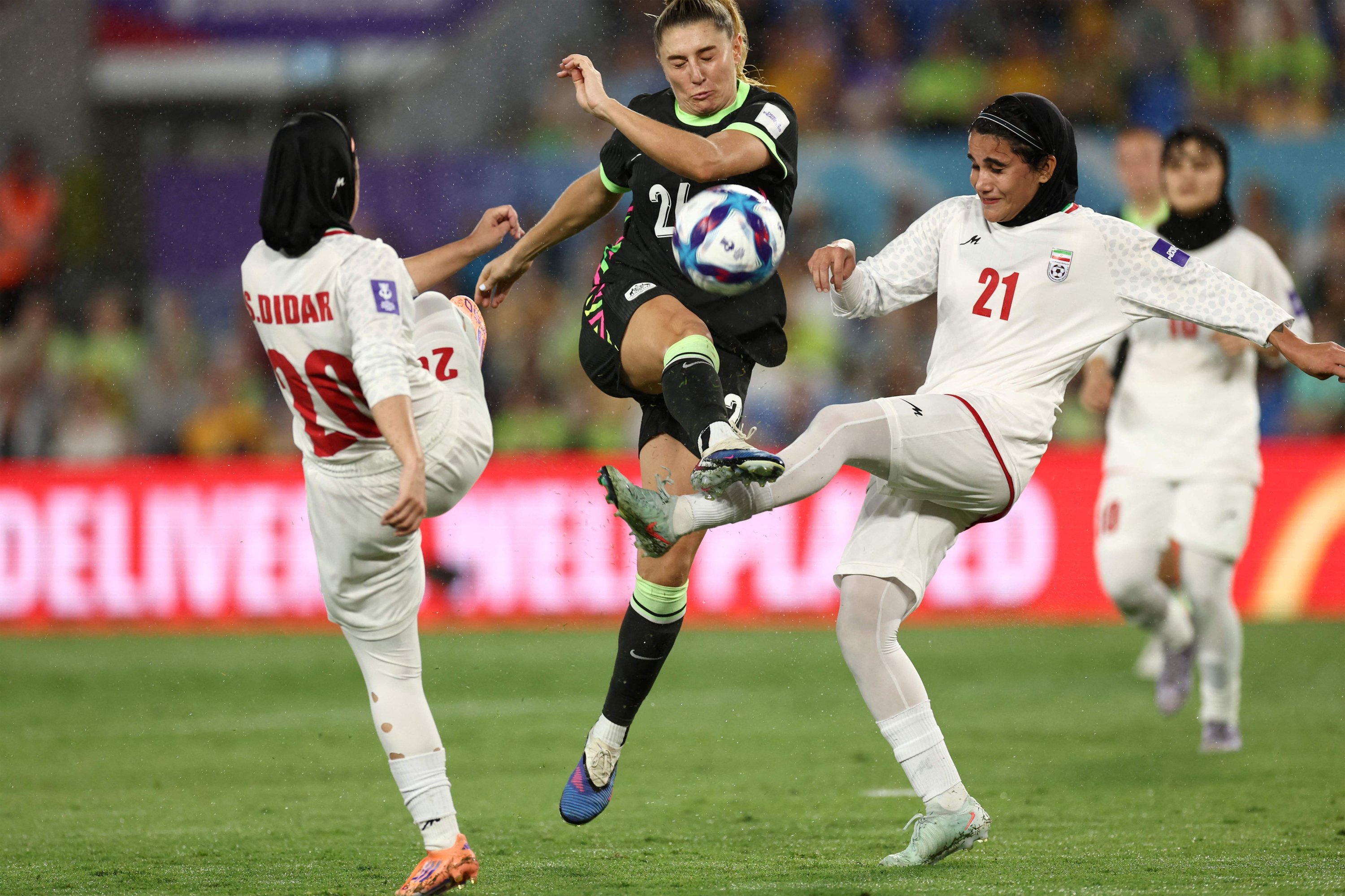 Australia's Remy Siemsen (C) fights for the ball with Iran's Sara Didar (L) and Golnoosh Khosravi during the AFC Women's Asian Cup Australia 2026 football match between Iran and Australia, Gold Coast, Australia, March 5, 2026. (AFP Photo)