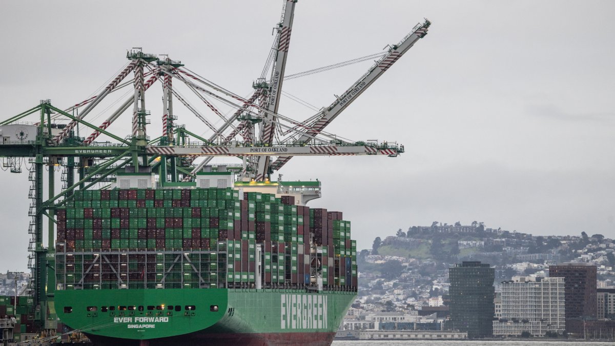 Shipping containers are stacked on a cargo ship following the Supreme Court's ruling that Trump had exceeded his authority when he imposed tariffs, port of Oakland, California, U.S., Feb. 24, 2026. (Reuters Photo)