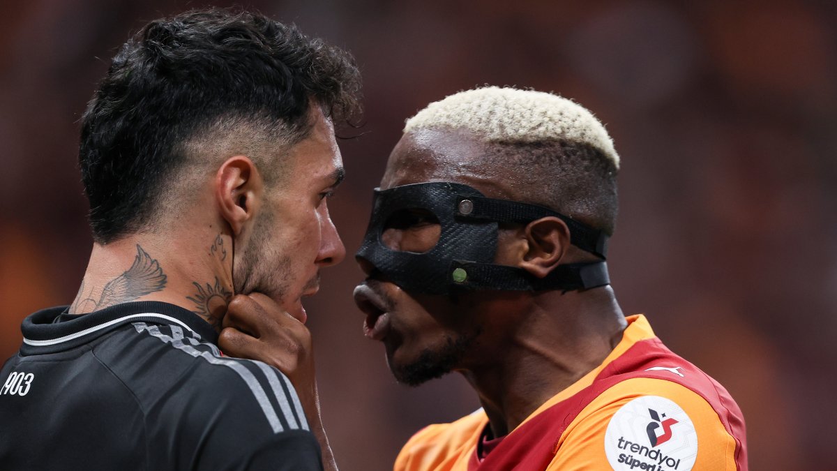 Galatasaray's Victor Osimhen confronts Beşiktaş's Emirhan Topçu during the Süper Lig match at RAMS Park Stadium, Istanbul, Türkiye, Oct. 4, 2025. (Getty Images Photo)