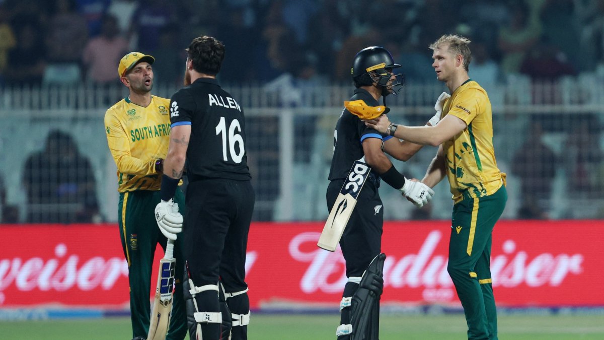 New Zealand's Finn Allen and Rachin Ravindra pose with South Africa's Corbin Bosch after the ICC Men's T20 World Cup 2026 semifinal match at Eden Gardens, Kolkata, India, March 4, 2026. (AFP Photo)