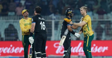 New Zealand's Finn Allen and Rachin Ravindra pose with South Africa's Corbin Bosch after the ICC Men's T20 World Cup 2026 semifinal match at Eden Gardens, Kolkata, India, March 4, 2026. (AFP Photo)