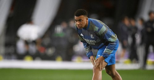 Real Madrid's Kylian Mbappe warms up before the LaLiga match against Valencia at Estadio de Mestalla, Valencia, Spain, Feb. 8, 2026. (Reuters Photo)