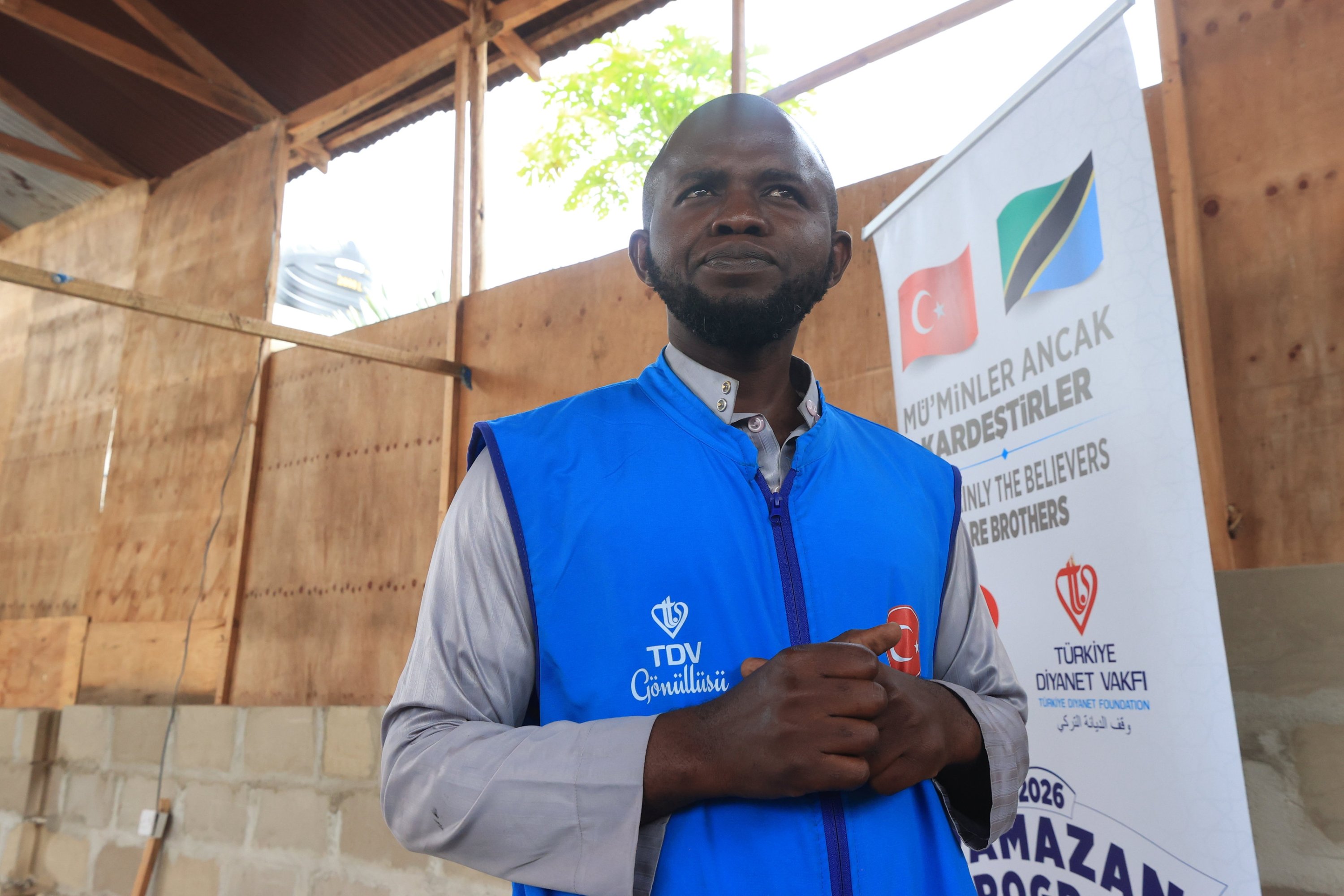 Tanzanian Muslim convert delivers aid inspired by Türkiye