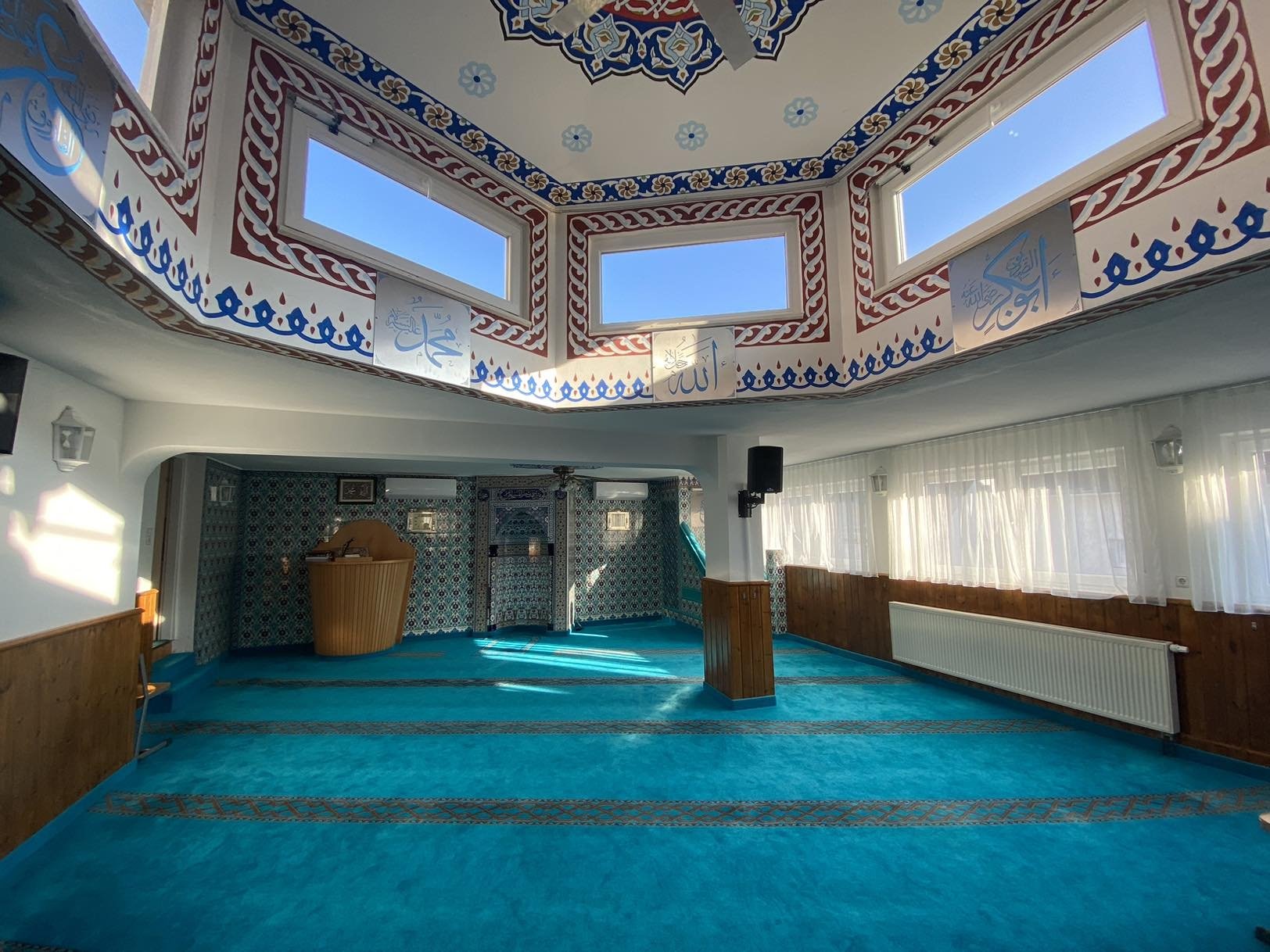 Knife attack at German mosque raises fears of Islamophobic violence