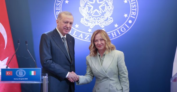 President Recep Tayyip Erdoğan and Italian Prime Minister Giorgia Meloni shake hands following their meeting at Villa Pamphilj, Rome, April 29, 2025. (Shutterstock Photo)