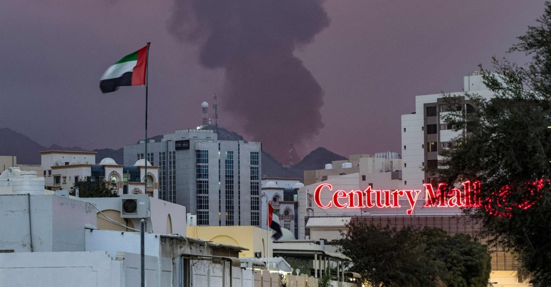 A plume of black smoke rises from the port of Fujairah in the gulf emirate of Fujairah, UAE, March 4, 2026. (AFP Photo)
