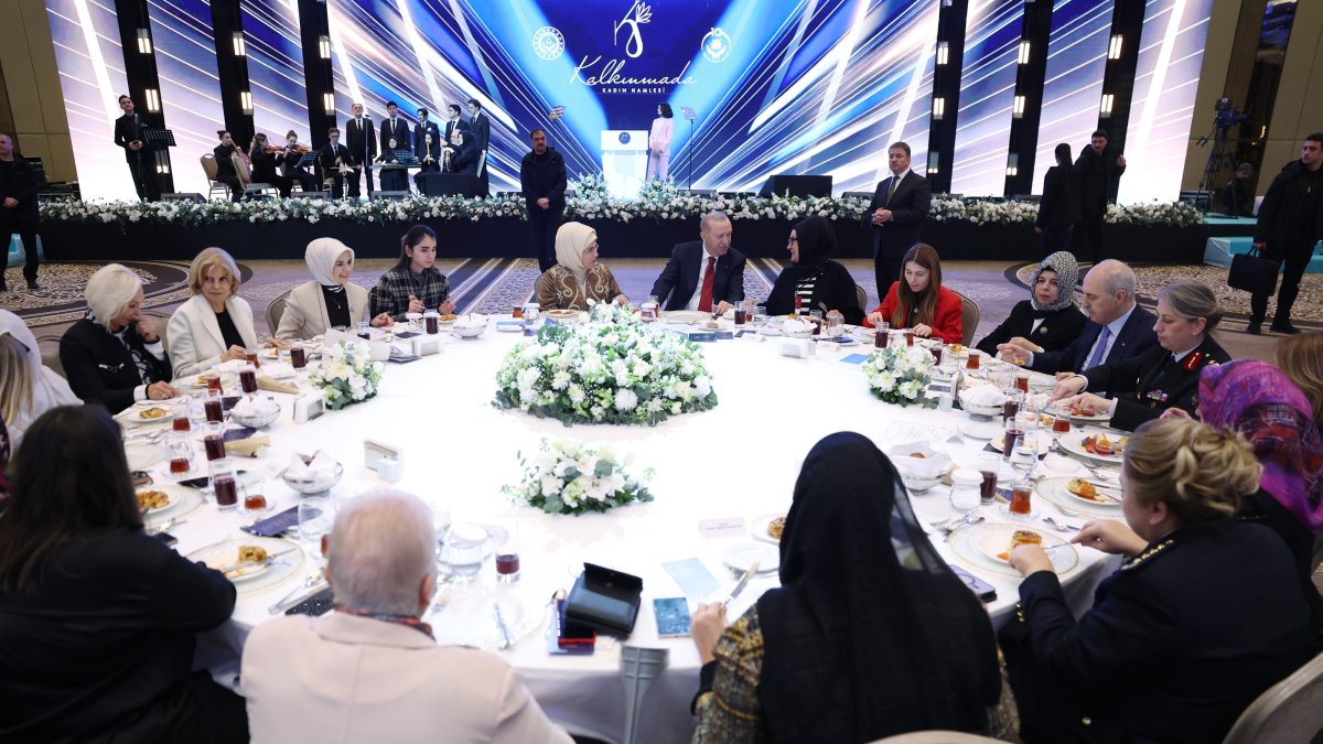 President Recep Tayyip Erdoğan and First Lady Emine Erdoğan attend an iftar with guests, Istanbul, Türkiye, March 7, 2026. (AA Photo)