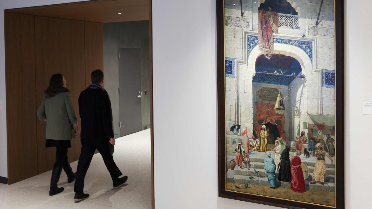 People walk past "Cami Kapısında” ("At the Mosque Door") by Osman Hamdi Bey during a press preview at Bonham’s in New York City, U.S., Feb. 9, 2026. (AFP Photo)