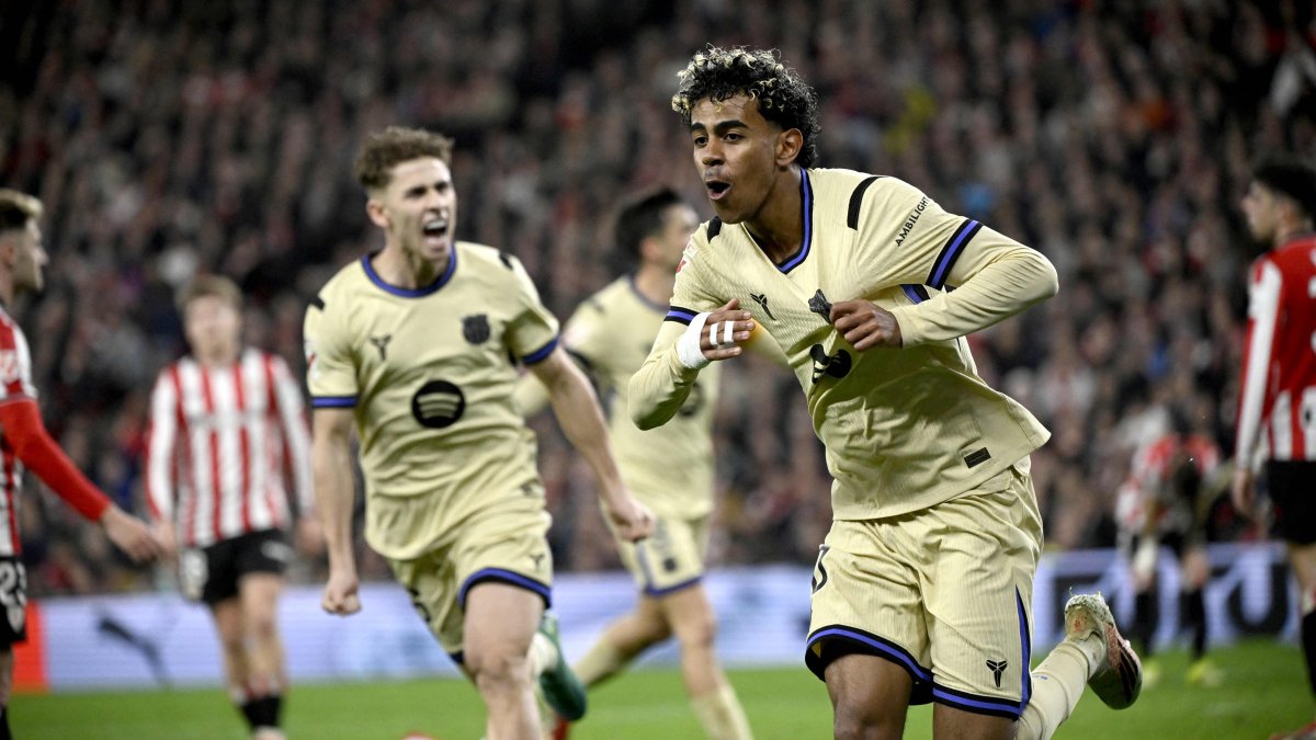 Barcelona's Lamine Yamal (R) celebrates scoring a goal during a La Liga match against Athletic Bilbao, in Bilbao, Spain, March 7, 2026. (AFP Photo)