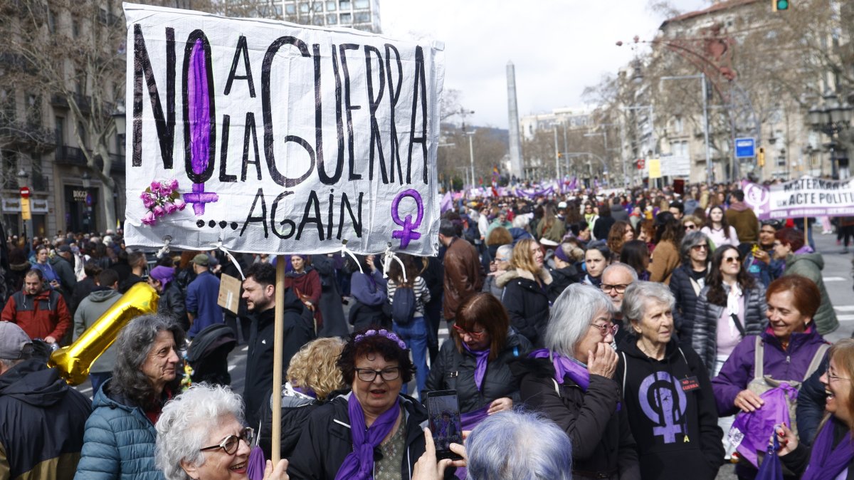 People attend a demonstration on the occasion of International Women's Day in Barcelona, Spain, March 8, 2026. (EPA Photo)