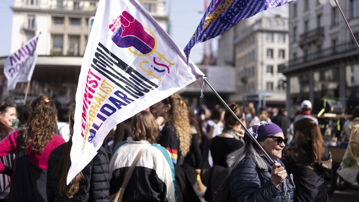 Turkish-Swiss hijabi woman 1st to be elected to Zurich council