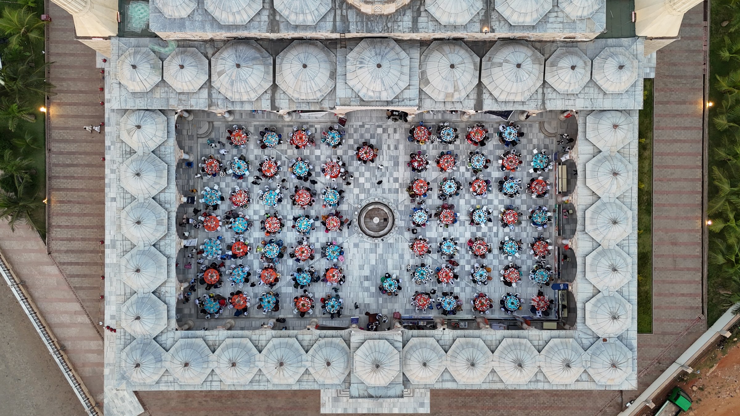 Turkish aid groups host iftar for 1,000 orphans in Ghana