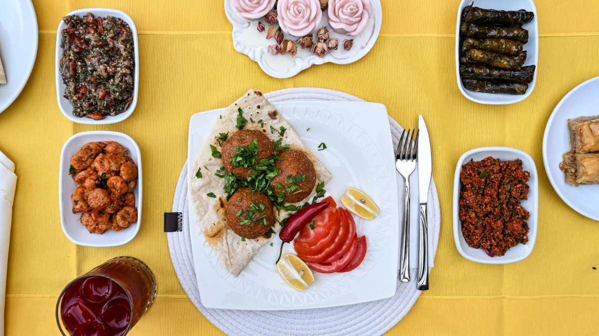How to make Adana stuffed meatball: Classic Turkish cuisine staple