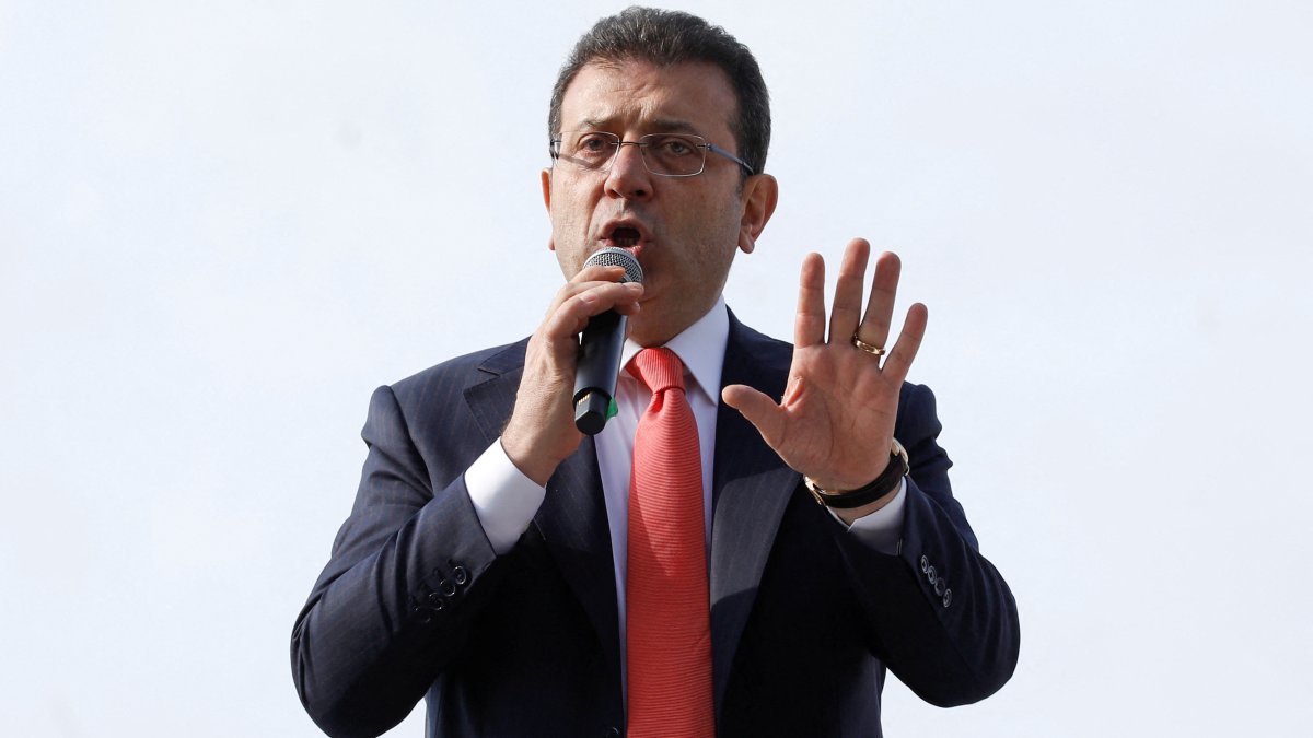Istanbul Mayor Ekrem Imamoğlu addresses a meeting in Istanbul, Türkiye, Jan. 31, 2025. (Reuters Photo)