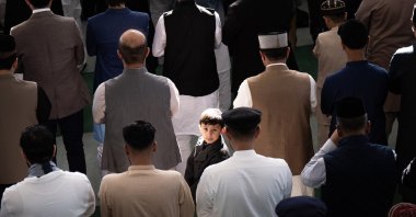 Muslims pray at a mosque in Morden, south-west London, U.K, March 30, 2025. (Getty Images)