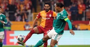 Galatasaray's Ilkay Gündoğan (L) challenges Liverpool's Virgil van Dijk during the UEFA Champions League 2025/26 league phase match at RAMS Park, Istanbul, Türkiye, Sept. 30, 2025. (Getty Images Photo)
