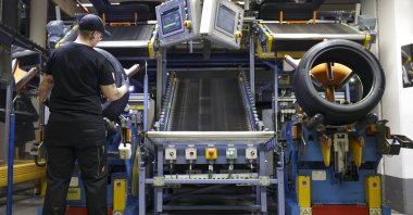 An employee inspects tires at the Continental tire factory in Korbach, Germany, Feb. 27, 2026. (EPA Photo)