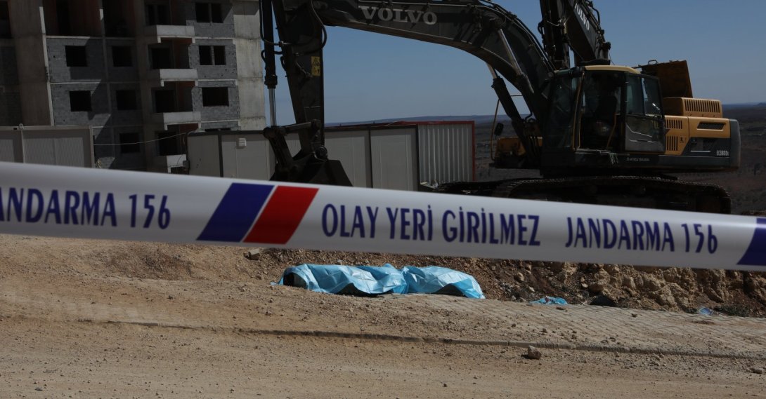 Gendarmerie squads cordon off area where Iranian missile fell in Gaziantep province, March 9, 2026. (DHA Photo)