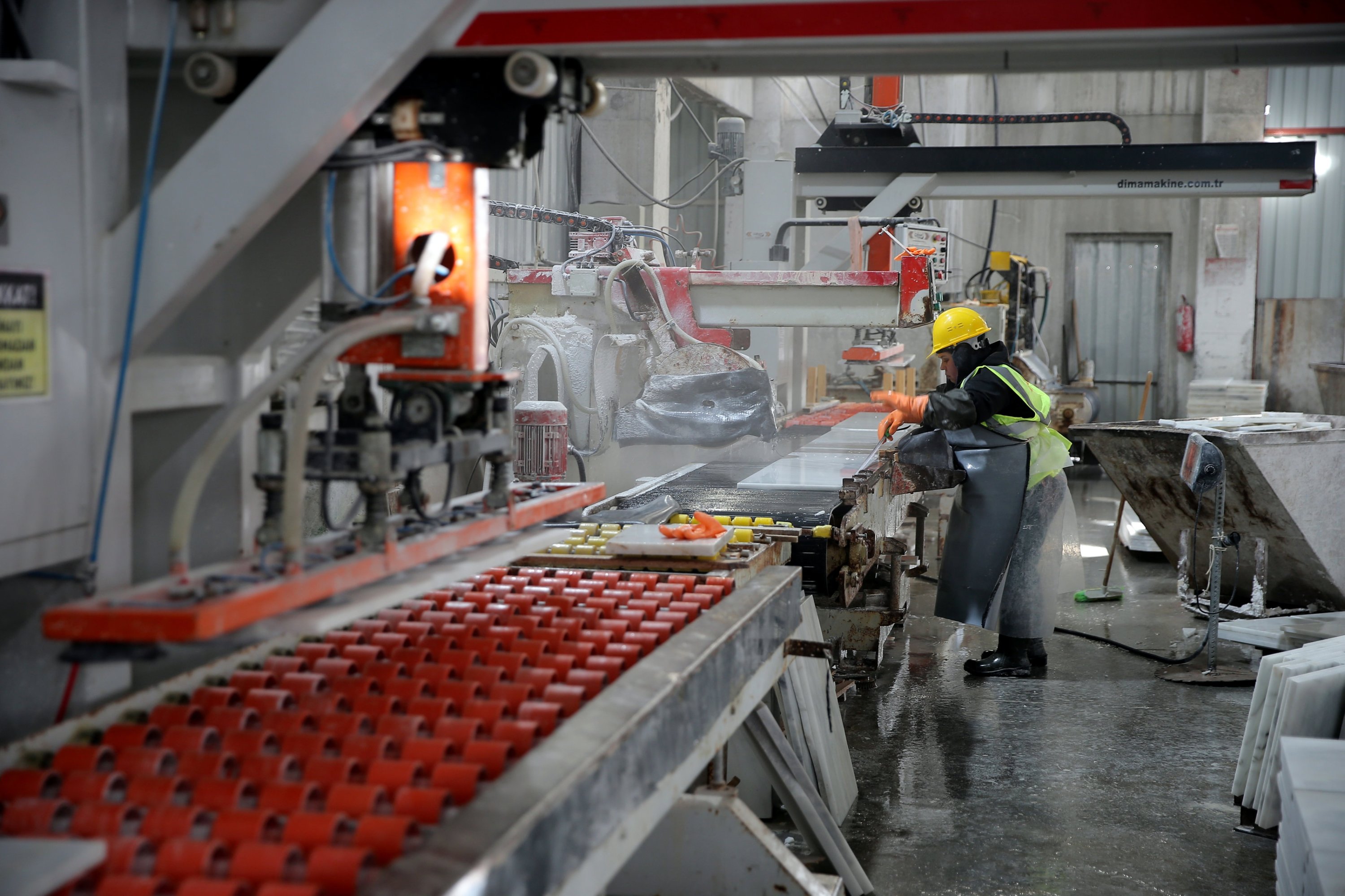 Turkish industrial production decreases slightly in January