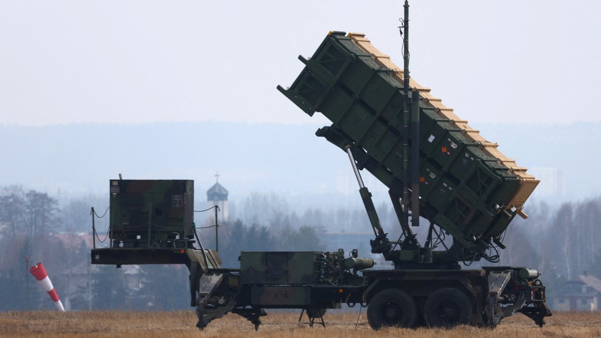 A U.S. Army MIM-104 Patriot, a surface-to-air missile (SAM) system launcher, Rzeszow-Jasionka Airport, Poland, March 16, 2022. (Reuters File Photo)