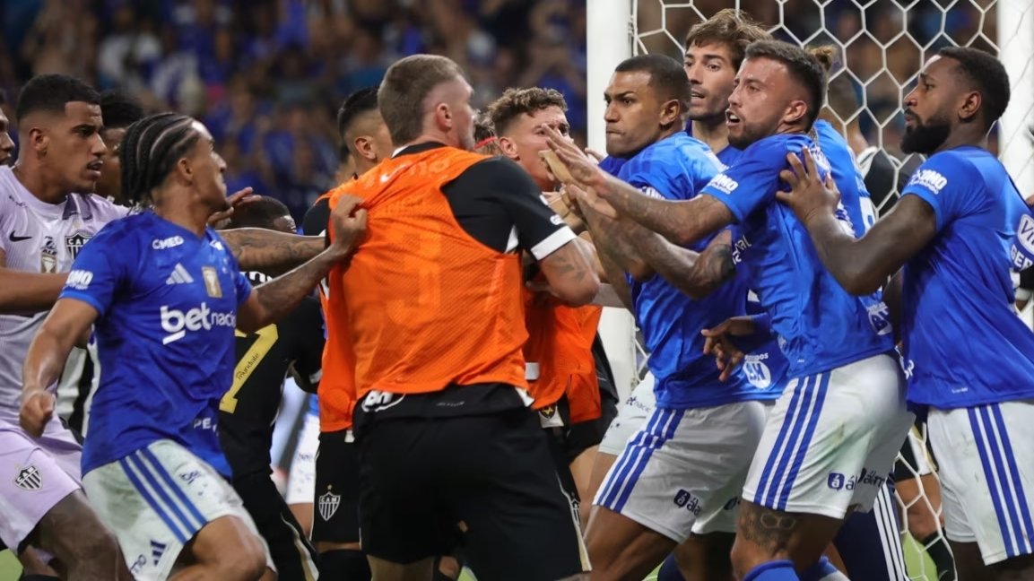 Hulk among 23 players sent off in Cruzeiro-Atletico derby brawl - Daily Sabah by Daily Sabah With Agencies