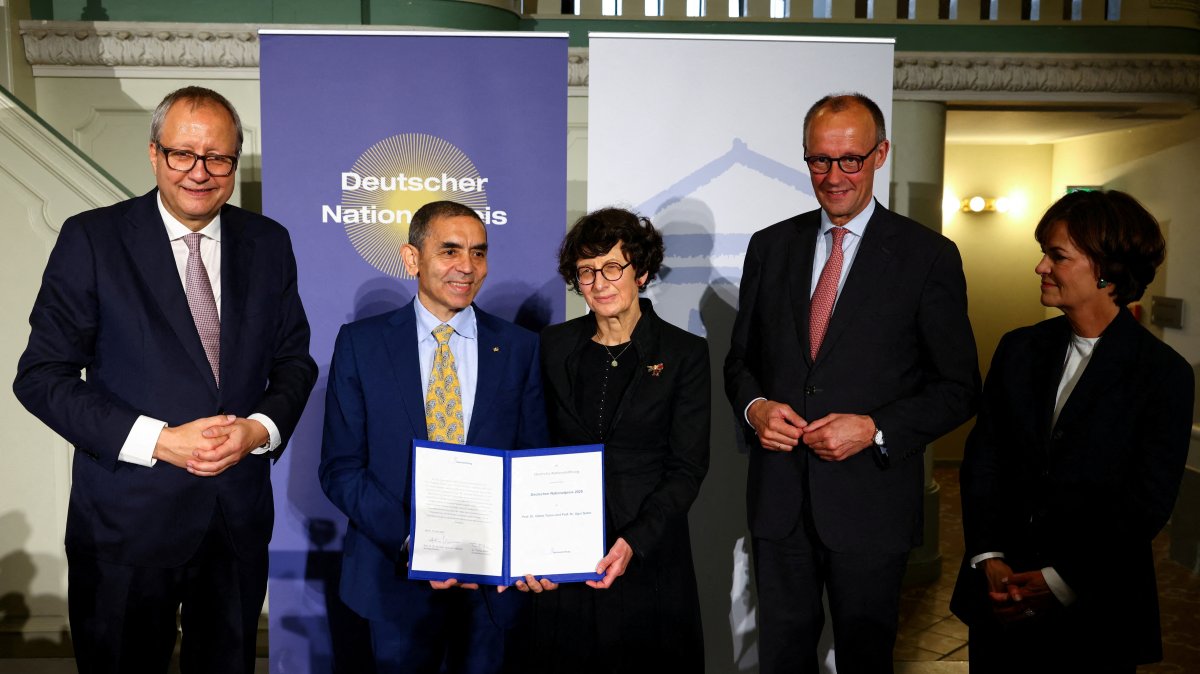 BioNTech founders Uğur Şahin (2nd L) and Özlem Türeci (C) are awarded at the German National Prize 2025, as they stand next to German Chancellor Friedrich Merz (2nd R), Berlin, Germany, June 10, 2025. (Reuters Photo)