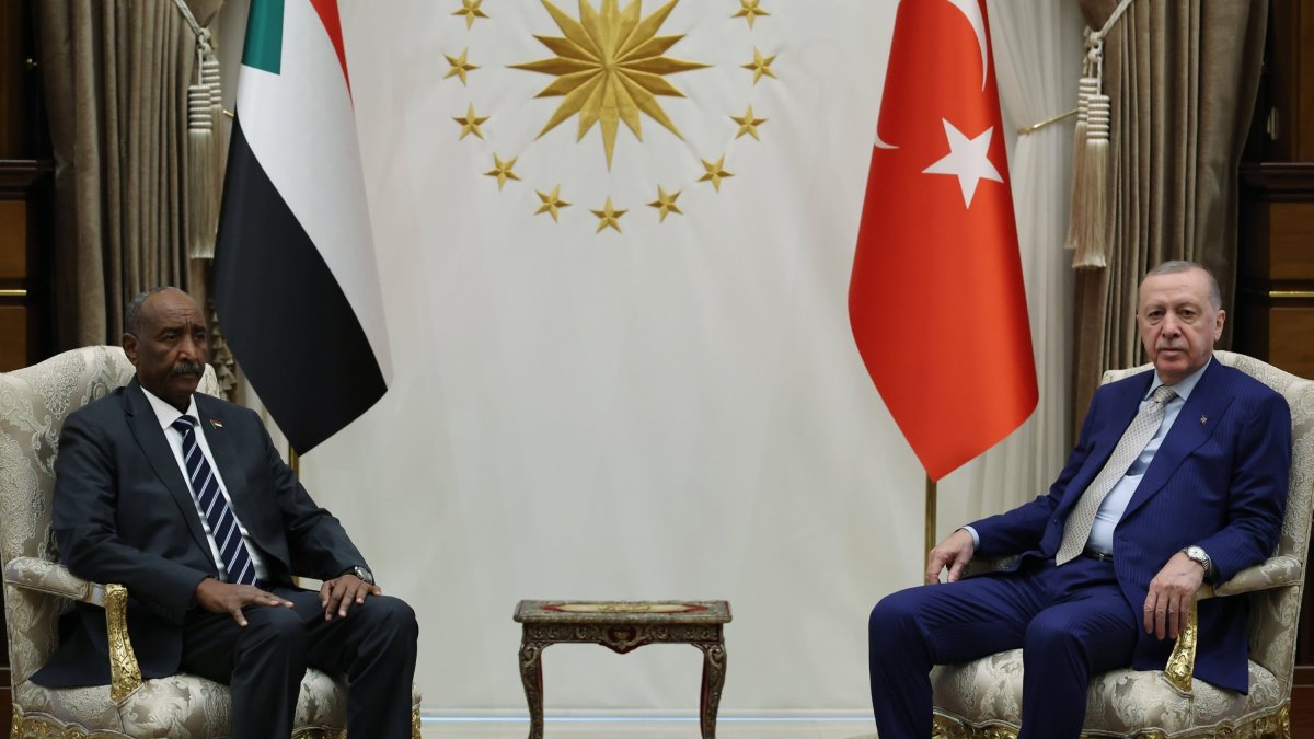 Sudan's Sovereign Council Chairperson Abdel Fattah al-Burhan (L) meets with President Recep Tayyip Erdoğan, Ankara, Türkiye, Dec. 25, 2025. (AA File Photo)