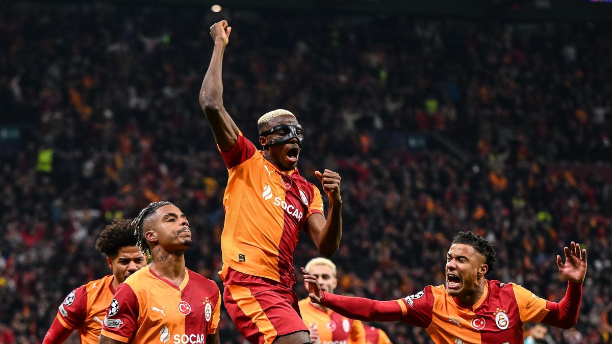 Galatasaray's Gabonese midfielder #99 Mario Lemina celebrates with Galatasaray's Nigerian forward #45 Victor Osimhen and Galatasaray's Senegalese defender #04 Ismail Jakobs after scoring the opening goal during the UEFA Champions League round of 16 first leg football match between Galatasaray SK and Liverpool FC at the Ali Sami Yen Sports Complex Rams Park in Istanbul, March 10, 2026. (AFP Photo)